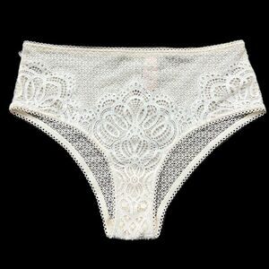 Victorias Secret Dream Angels Crotchet Lace Mid -Rise Cheeky panty Coconut white